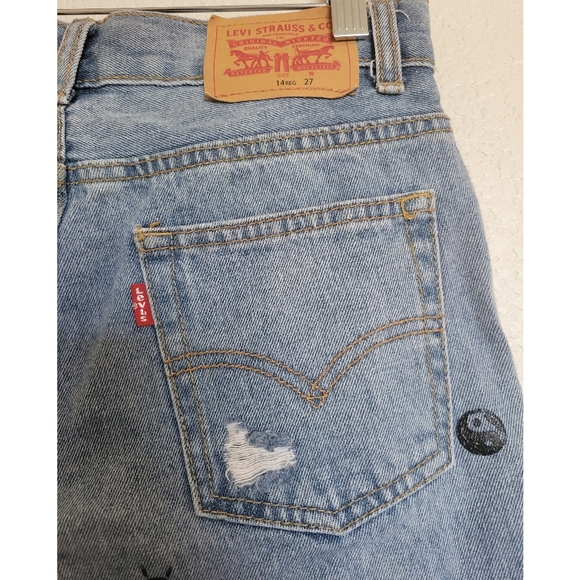 Levis men's 511 size 27 cutoff shorts with graffiti style art - Picture 3 of 9